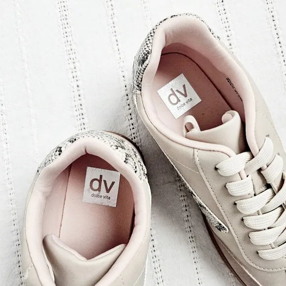 DV Dolce Vita Quantum Sneakers Lace Up  Athleisure Shoes Animal Print 8 NIB