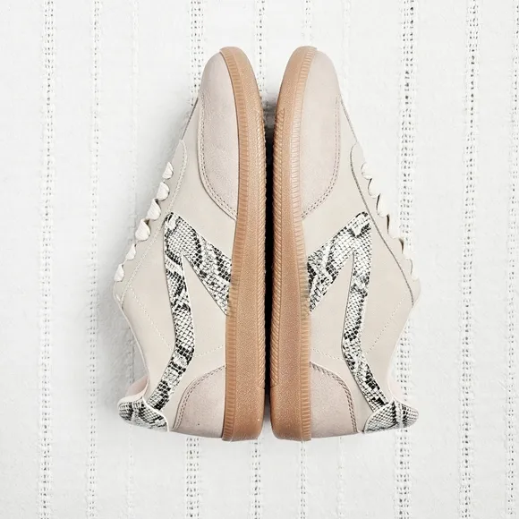DV Dolce Vita Quantum Sneakers Lace Up  Athleisure Shoes Animal Print 8 NIB