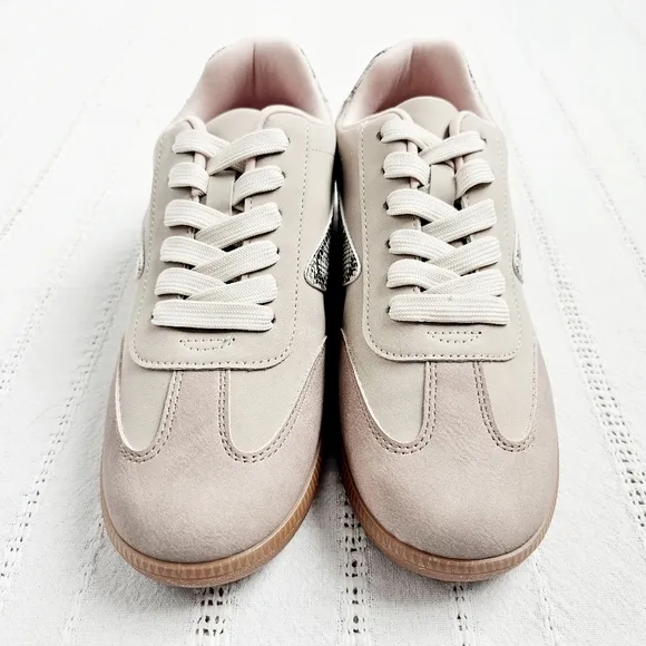 DV Dolce Vita Quantum Sneakers Lace Up  Athleisure Shoes Animal Print 8 NIB