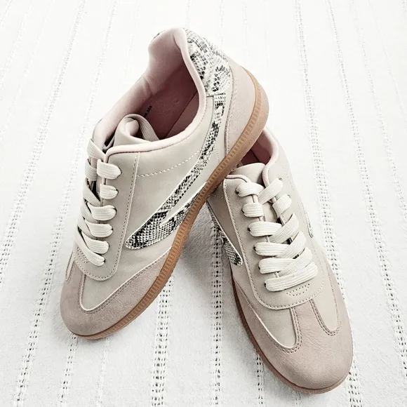 DV Dolce Vita Quantum Sneakers Lace Up  Athleisure Shoes Animal Print 8 NIB