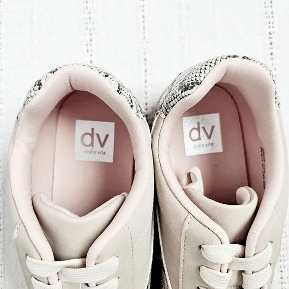 DV Dolce Vita Quantum Sneakers Lace Up  Athleisure Shoes Animal Print 8 NIB