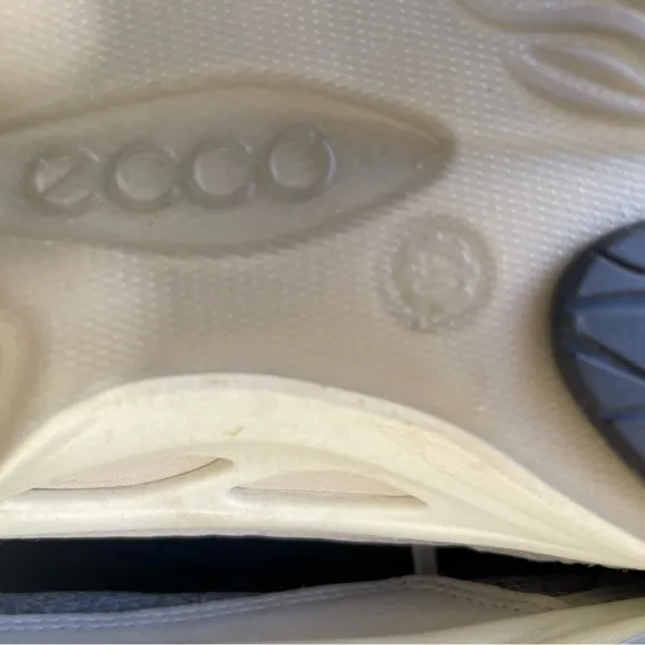 ECCO BIOM Fjuel Women's Sneakers – White/Gray – Size 9 (EU 40, UK 7)