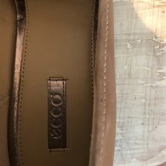 Ecco women’s tan leather loafer shoes
