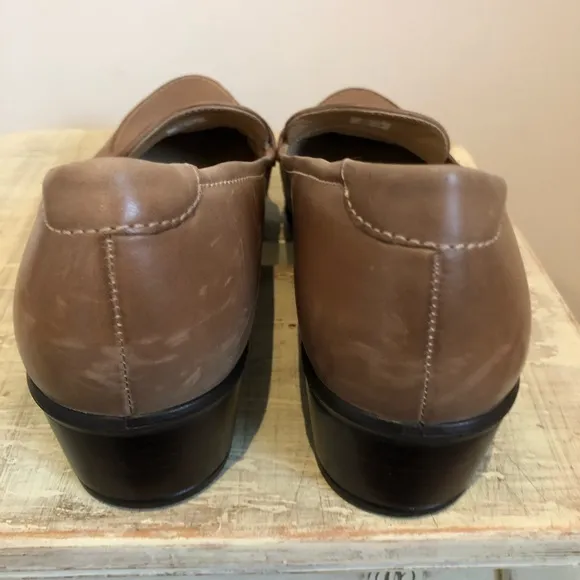 Ecco women’s tan leather loafer shoes