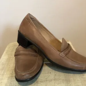 Ecco women’s tan leather loafer shoes