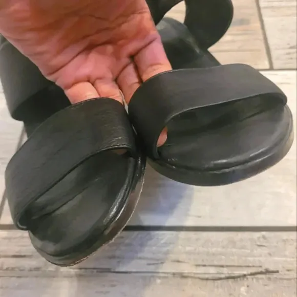 EILEEN FISHER Arts ankle cuff black leather stacked heel sandals shoes Wmn's 8.5