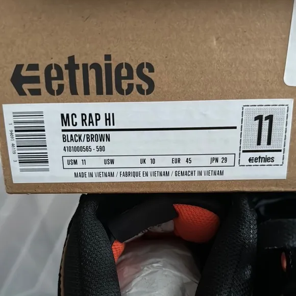 Etnies Black and Orange Athletic Shoes