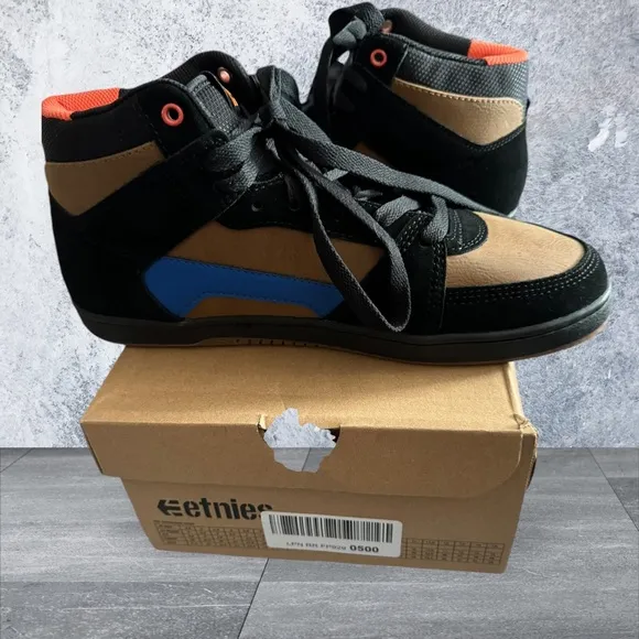 Etnies Black and Orange Athletic Shoes