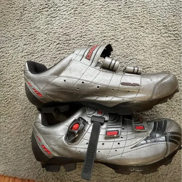 EUC-DIADORA D-SKIN TECH BIKING/CYCLING SHOES! Size 12.5. Silver, Black, Red.