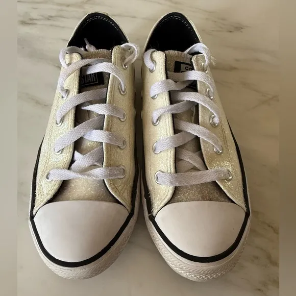 EUC Girls Converse Low All Star White Winter Glitter Iridescent Patent Size 2