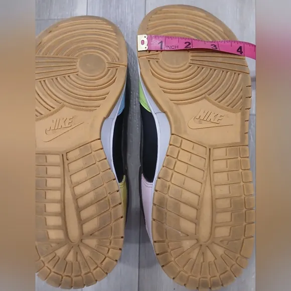 EUC Nike Dunk Low SE Free .99 Size US 8.5