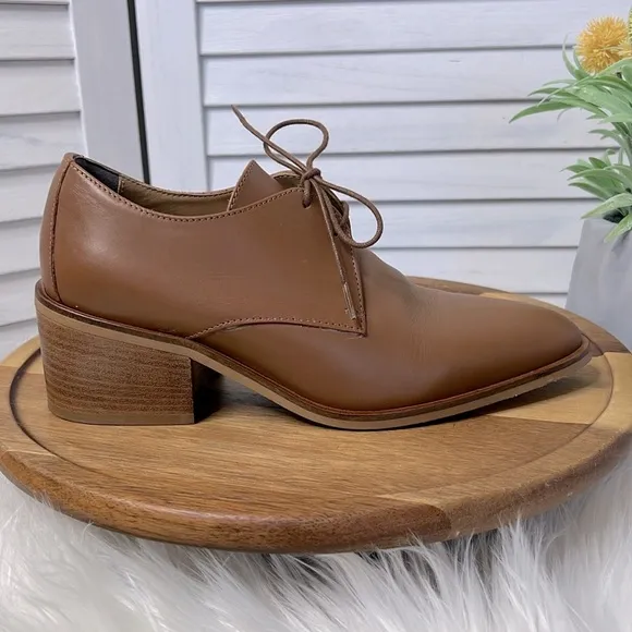 EVERLANE l Neutral Tan Pointed Toe Lace Up Comfort Oxford Preppy Casual Shoe 6