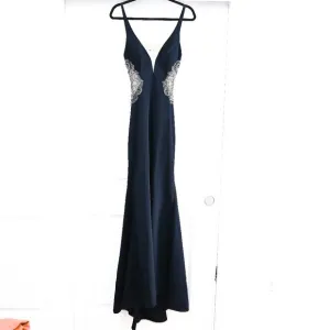 Faviana Size 6 Long Fitted Dress With Beading At Side Waist And Open Back