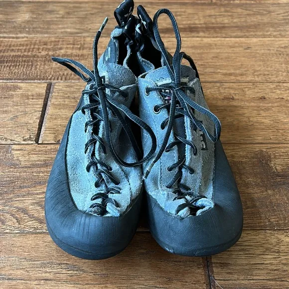 Five Ten 5.10 Rock Climbing Shoes Lace Up Blue Size EU 40 / Men 7.5 / Women 8.5