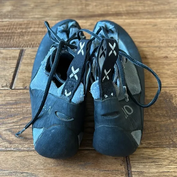 Five Ten 5.10 Rock Climbing Shoes Lace Up Blue Size EU 40 / Men 7.5 / Women 8.5