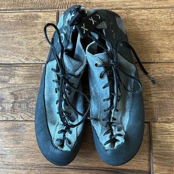 Five Ten 5.10 Rock Climbing Shoes Lace Up Blue Size EU 40 / Men 7.5 / Women 8.5