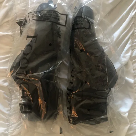 FootJoy Black Croc Golf Shoes for Ultimate Performance 10.5D with Soft Spikes