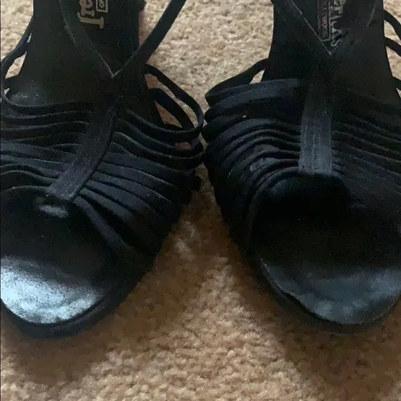 FREDERICK’S OF HOLLYWOOD BLACK STRAPPY HEELS SZ 6