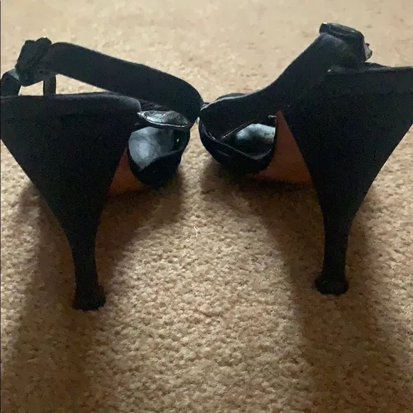 FREDERICK’S OF HOLLYWOOD BLACK STRAPPY HEELS SZ 6
