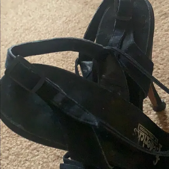 FREDERICK’S OF HOLLYWOOD BLACK STRAPPY HEELS SZ 6