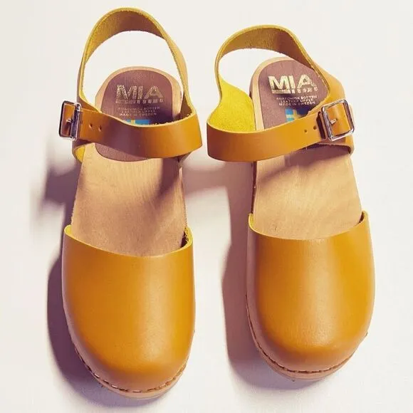 Free People MIA Sofia Clogs Mustard Italian Leather Mary Jane Shoes Sz 40/US 9.5