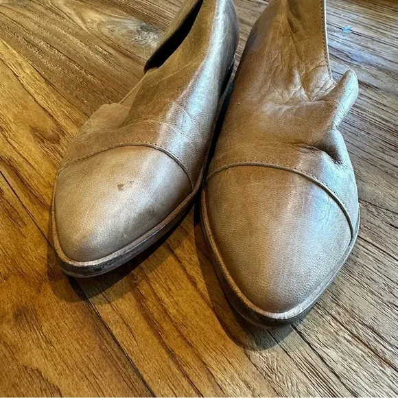 Free People Women’s Royale D’orsay Pointed Toe Tan Leather Distressed Flat Shoes