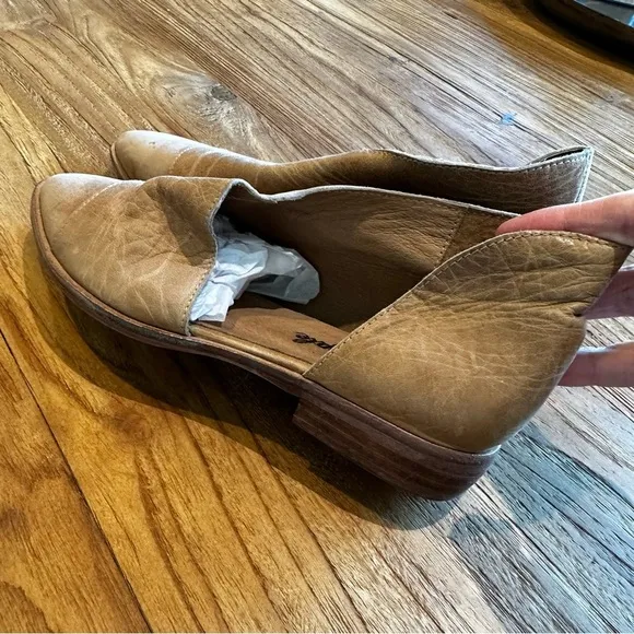 Free People Women’s Royale D’orsay Pointed Toe Tan Leather Distressed Flat Shoes