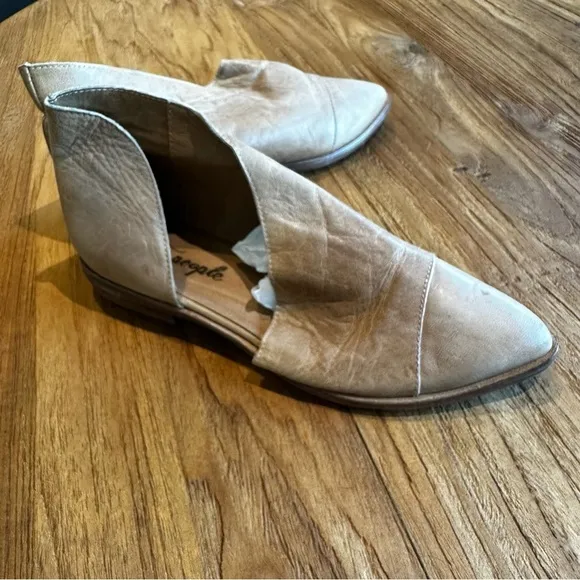 Free People Women’s Royale D’orsay Pointed Toe Tan Leather Distressed Flat Shoes