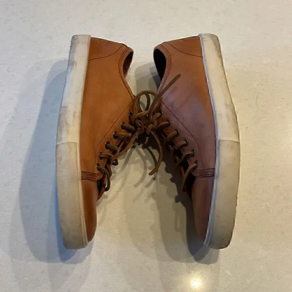 Frye men’s leather shoes excellent condition size 10, neutral color.