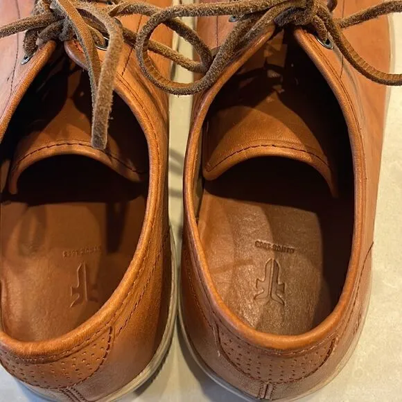 Frye men’s leather shoes excellent condition size 10, neutral color.