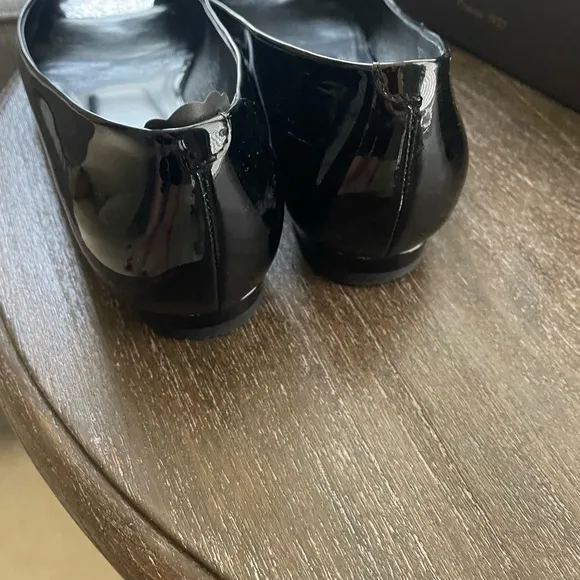 Gucci Vernice peep toe flat