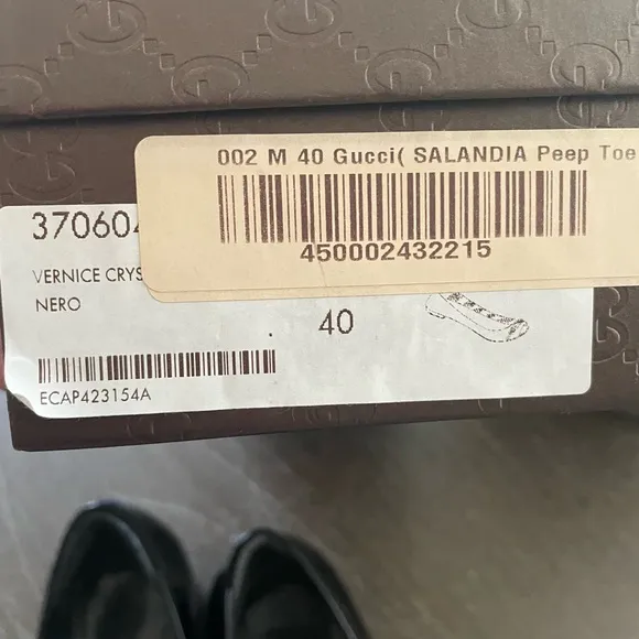 Gucci Vernice peep toe flat