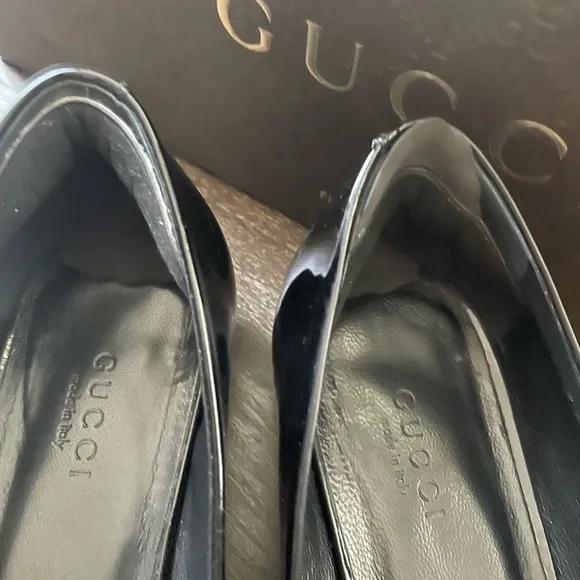 Gucci Vernice peep toe flat