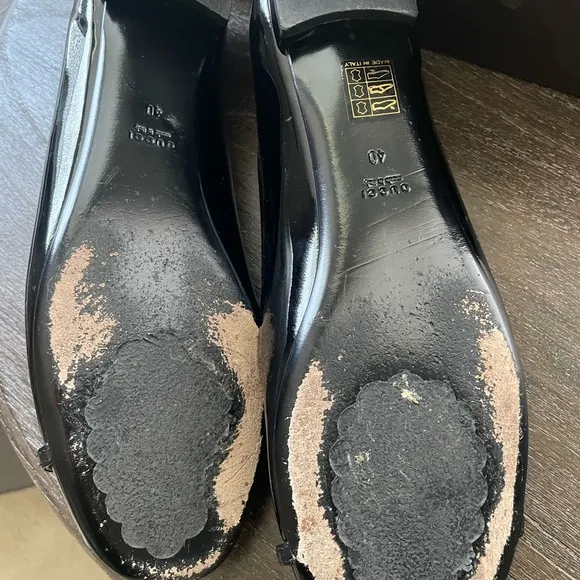 Gucci Vernice peep toe flat