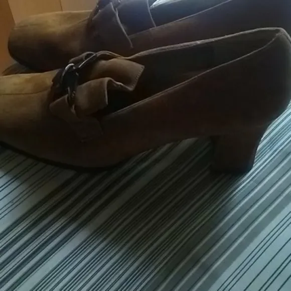 High heel suede rust shoes