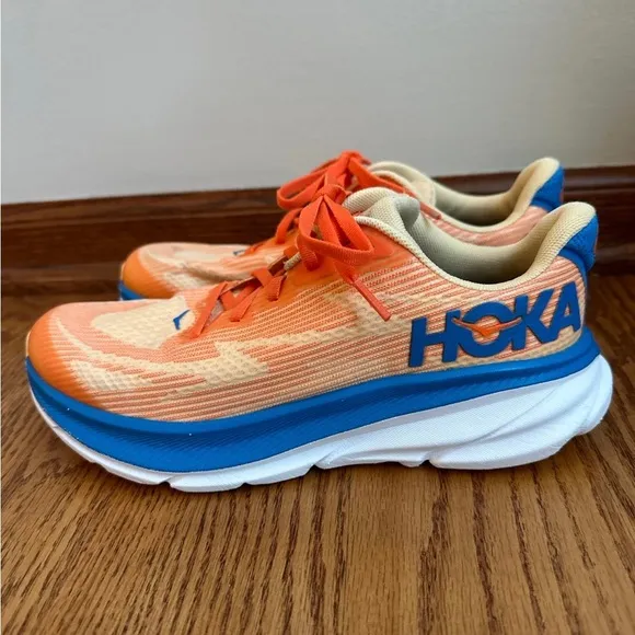 Hoka Clifton 9 Sneakers Kids Size 6