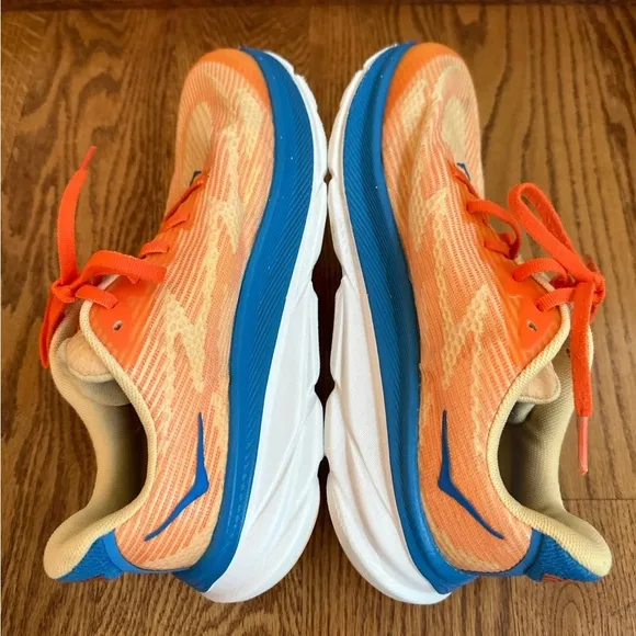 Hoka Clifton 9 Sneakers Kids Size 6