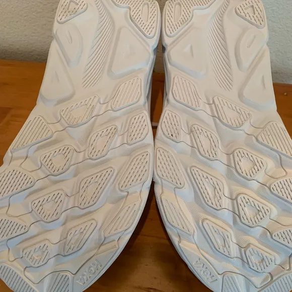 HOKA Clifton 9 Women's White Running Shoes