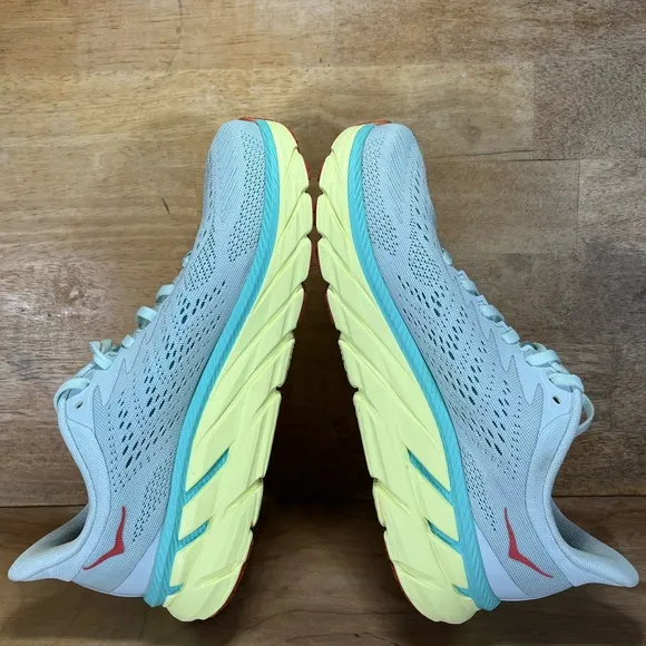 Hoka One One Clifton 7 Womens Size 8.5 Wide Running Shoes Morning Mist Hot Coral