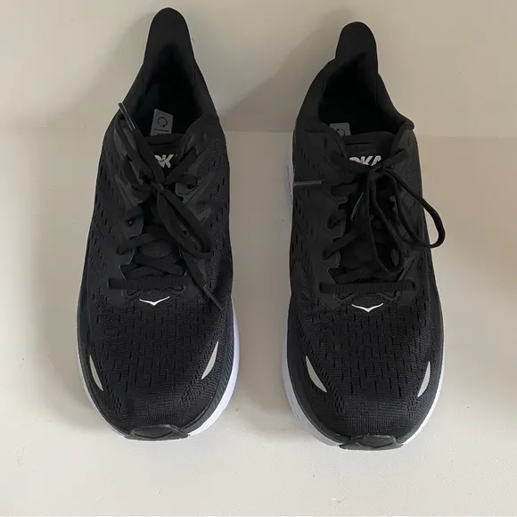 Hoka One One Clifton 8 Running Shoes Sneakers Black White Men’s 10 Women’s 11.5
