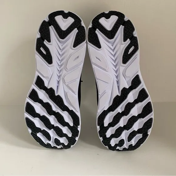 Hoka One One Clifton 8 Running Shoes Sneakers Black White Men’s 10 Women’s 11.5