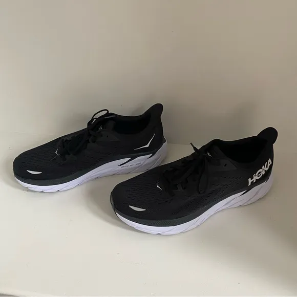 Hoka One One Clifton 8 Running Shoes Sneakers Black White Men’s 10 Women’s 11.5
