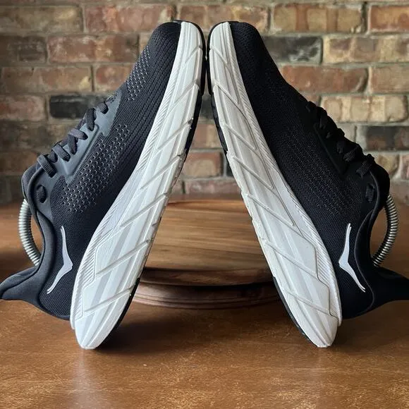Hoka One One Womens Arahi 7 1147890 BWHT Black Running Shoes Sneakers Size 7B