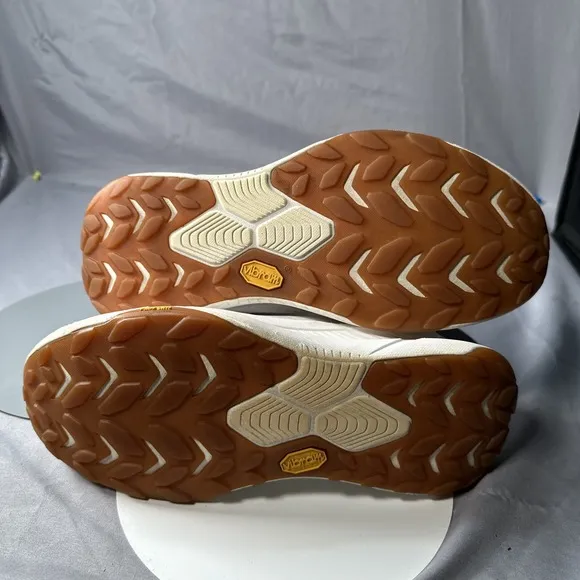 Hoka Transport Shoe Unisex Women 9 Men 8 Walking Travel Sneaker Vibram Eco Step
