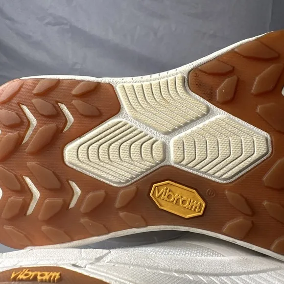 Hoka Transport Shoe Unisex Women 9 Men 8 Walking Travel Sneaker Vibram Eco Step
