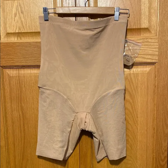 Honeylove Sand Nude SuperPower Shorts Shapewear Size XL NWOT Straps