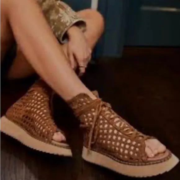 💫HP‼️💫 NIB FREE PEOPLE Luca Lace-up Sandal in Tan, Sizes 6.5 &amp; 8