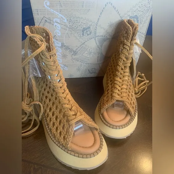 💫HP‼️💫 NIB FREE PEOPLE Luca Lace-up Sandal in Tan, Sizes 6.5 &amp; 8