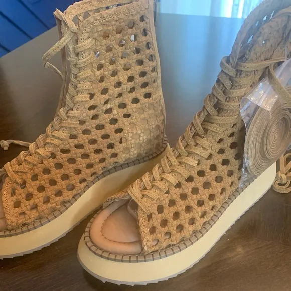 💫HP‼️💫 NIB FREE PEOPLE Luca Lace-up Sandal in Tan, Sizes 6.5 &amp; 8