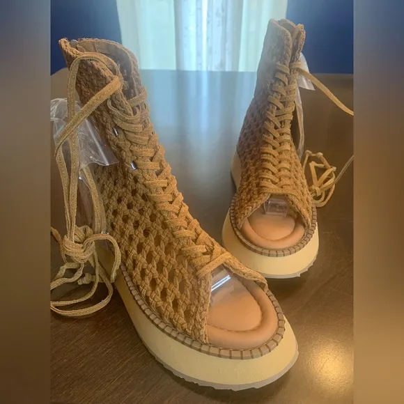 💫HP‼️💫 NIB FREE PEOPLE Luca Lace-up Sandal in Tan, Sizes 6.5 &amp; 8